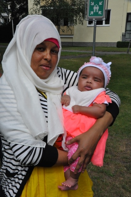 DFC-Baby Nr. 4, Yurup (Somalisch für „Europa“) mit Mama Ayan