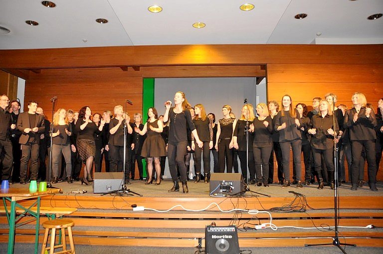 Der Groove Choir mit Leiterin Miriam Dusza